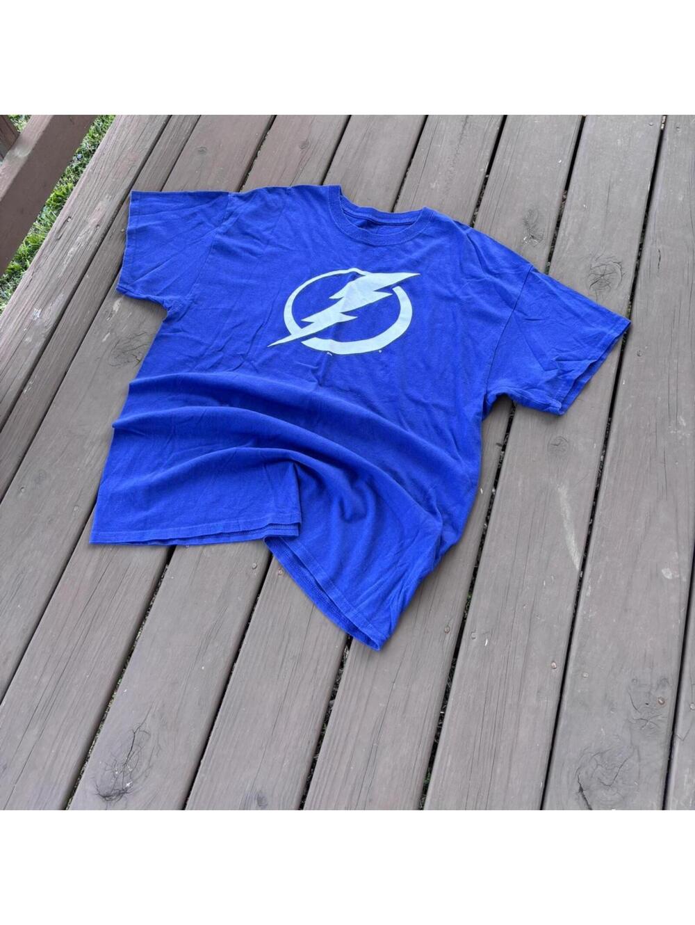 Tampa Bay Lightning NHL T-Shirt Blue Graphic Logo Hockey Tee Men’s XL 22x29